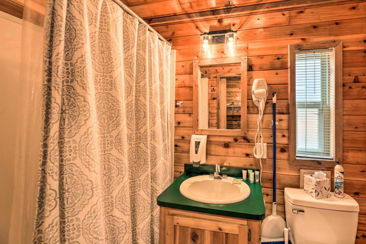 Charming New Bern Log Cabin - Pets Welcome! Luaran gambar