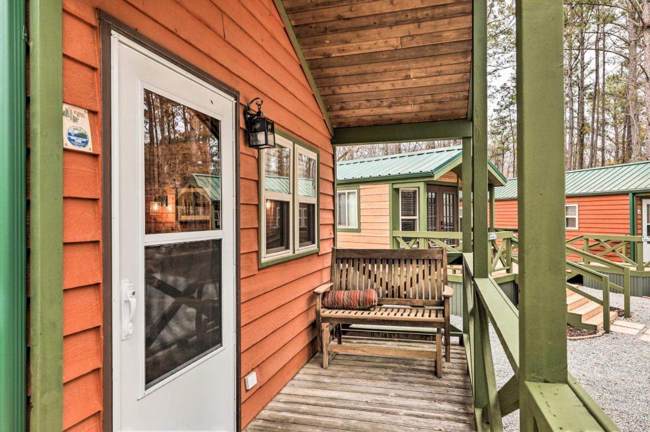 Charming New Bern Log Cabin - Pets Welcome! Luaran gambar