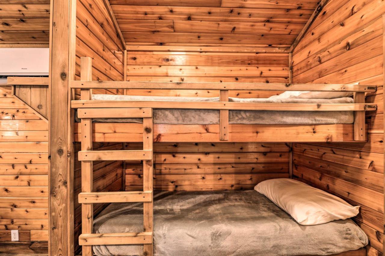 Charming New Bern Log Cabin - Pets Welcome! Luaran gambar